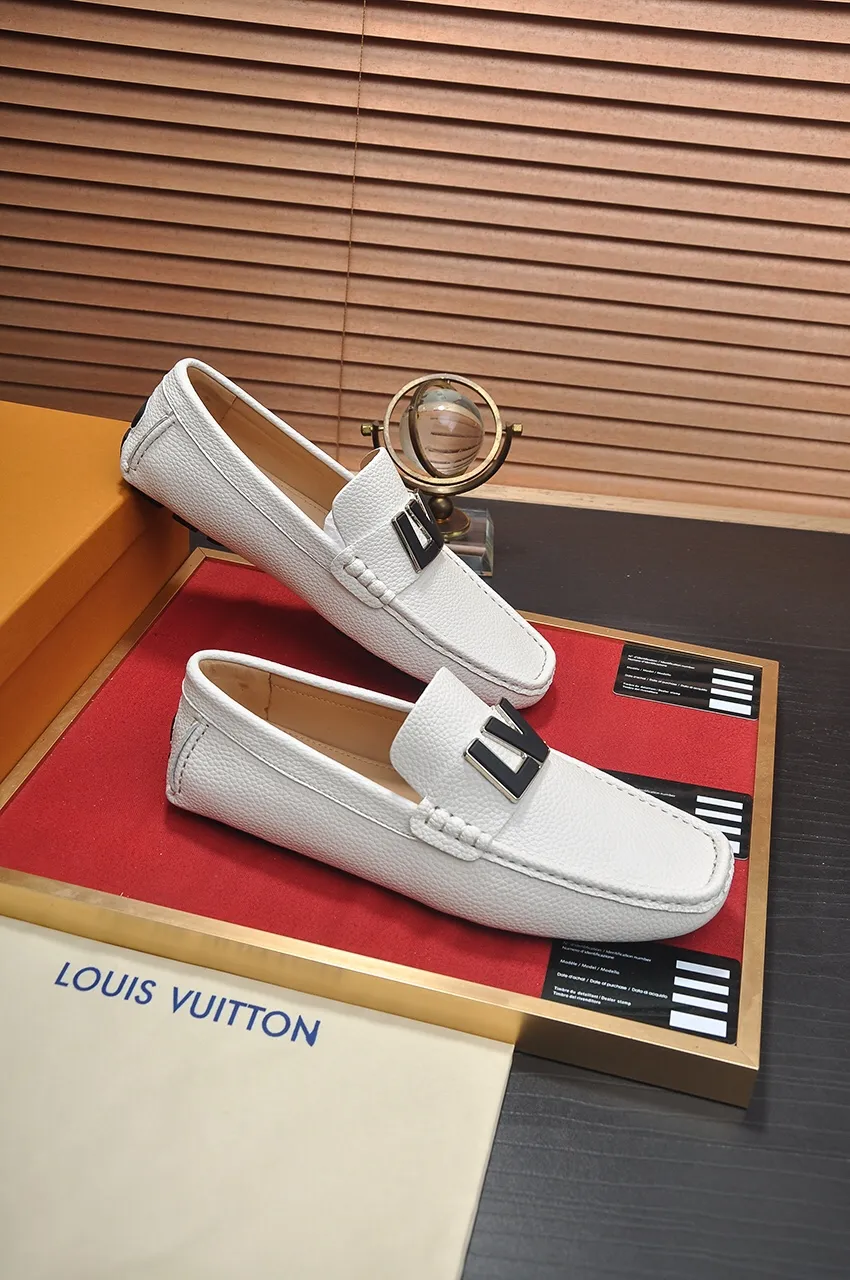 Men's men's shoes 💰420💶 [LV Doudou shoes] (water-dyed cowhide lining) new model is on the market, available on the official website. The new Doudou shoes are processed into single-color materials, and the uppers are made of imported horsehide leather. The body of the shoe is fully hemmed with mark thread, and is lined with imported original cowhide leather. The elegant shoe shape is super suitable for all-matching, and the size is 38-44.